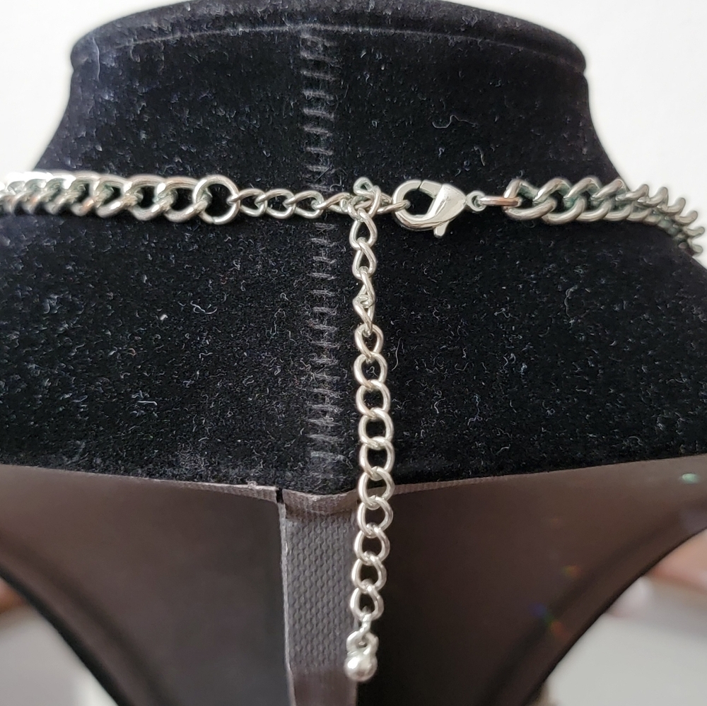 White Accent Silver Chain Statement Necklace. - image 2